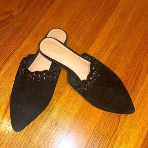 Joe’s ladies size 8 mule black faux suede flats with detailed cutouts